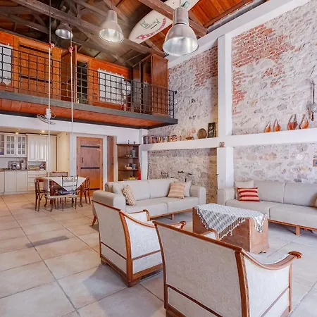 Central Stone Loft - 2 Mins Beach - 5 Mins Marina Ayvalı